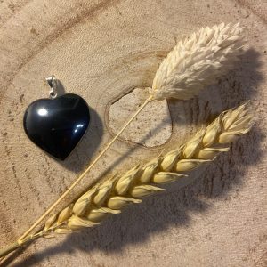 Pendentif coeur HÉMATITE 20mm - pierre d’ancrage - dynamisme et vitalité / ⚠️ Aucune expédition internationale – France uniquement.