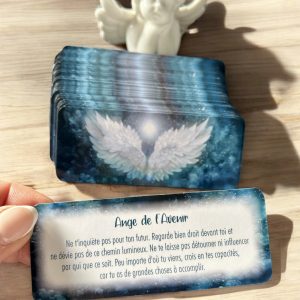 Le Petit Oracle des Gardiens Ailés – 53 cartes de Guidance des Anges en français | livré avec un pochon tissu / ⚠️ Aucune expédition internationale – France uniquement. Fdp inclus