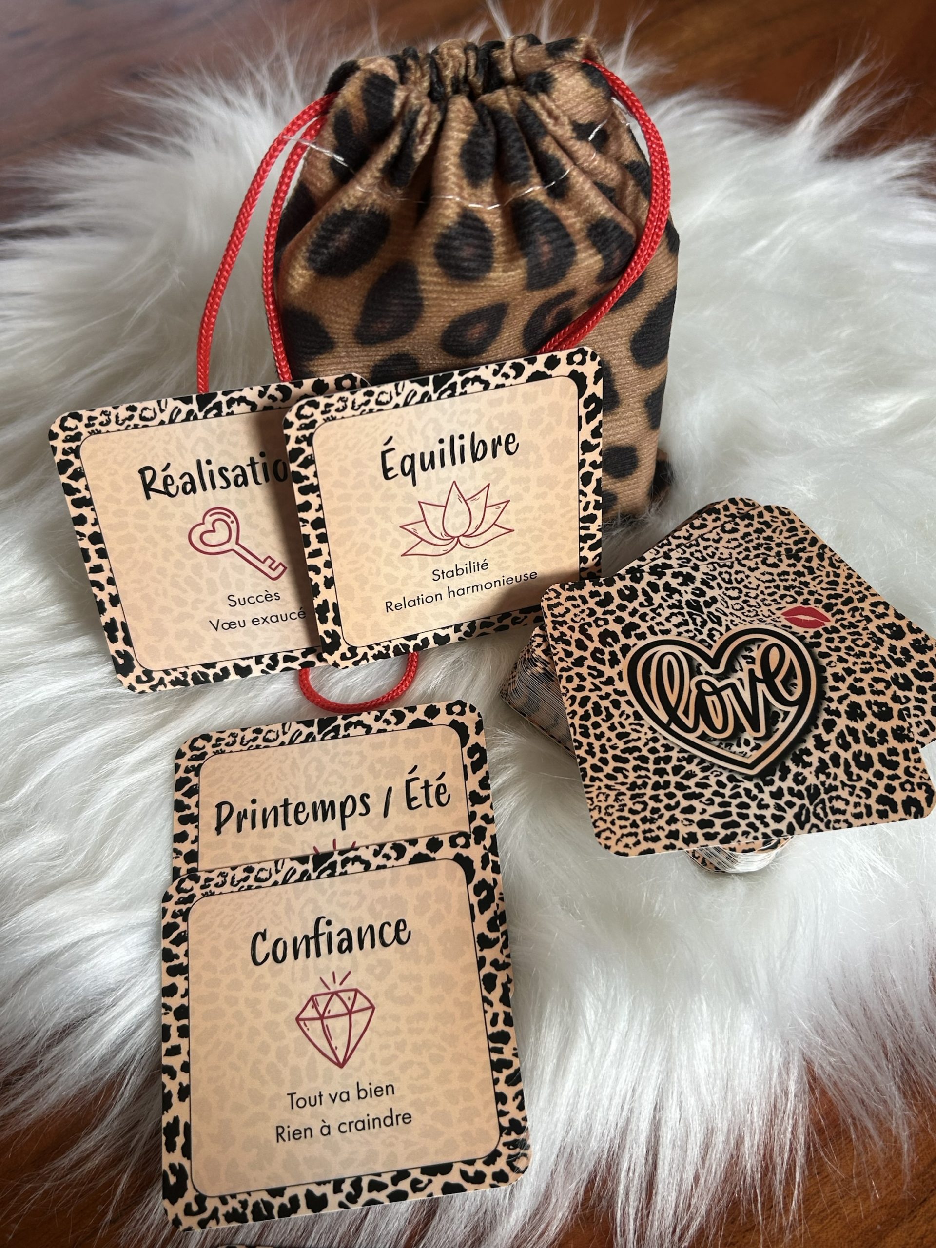 Savana Love Oracle ❤️
Jeu divinatoire sentimental 52 cartes + notice + pochon En français / ⚠️ Aucune expédition internationale – France uniquement. Fdp inclus – Image 5